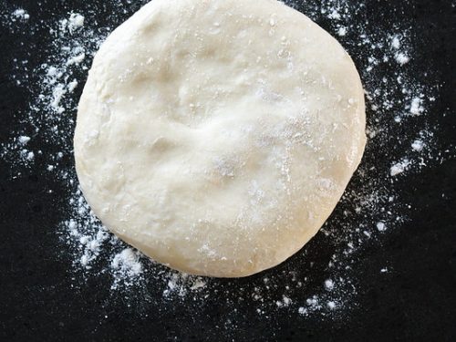 Recette Pâte à pizza facile au robot - La cuisine familiale : Un plat, Une  recette