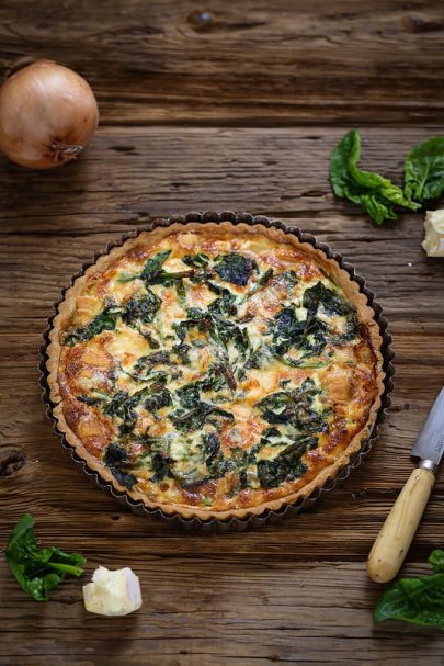 Quiche aux oignons, épinards et reblochon