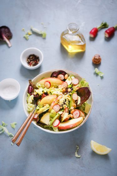 Salade chou avocat pomme vegan
