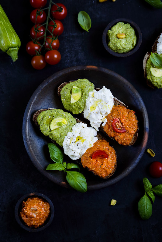 Crostinis italiens pesto tomates courgettes burrata sans cuisson