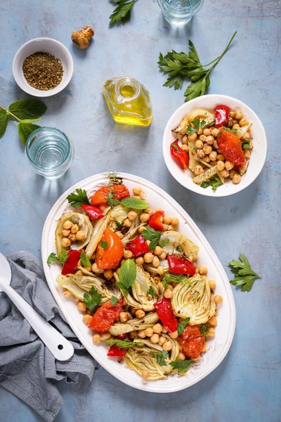 Salade de fenouil rôti, pois chiches et tomates