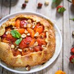 Tarte rustique abricots noisettes