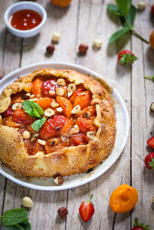 Tarte rustique abricots noisettes