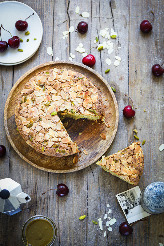 Gâteau fondant aux amandes et aux pistaches (sans gluten) - Un déjeuner de  soleil