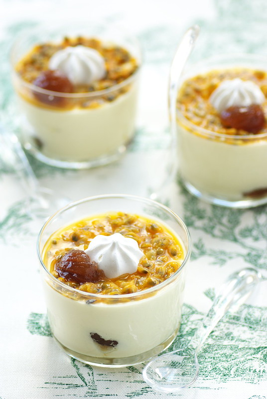 Mousse aux fruits de la passion, marrons glacés et meringues