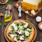 Pizza champignons mozzarella parmesan recette facile