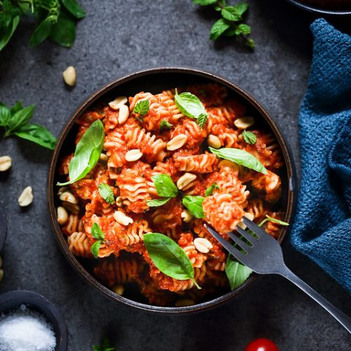 Comment faire des macaronis épicés à la sauce tomate