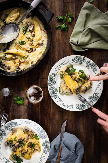 Poulet à la crème et aux champignons - Recette classique facile - Un ...