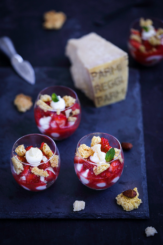 verrine fraises crumble sbrisolona parmesan