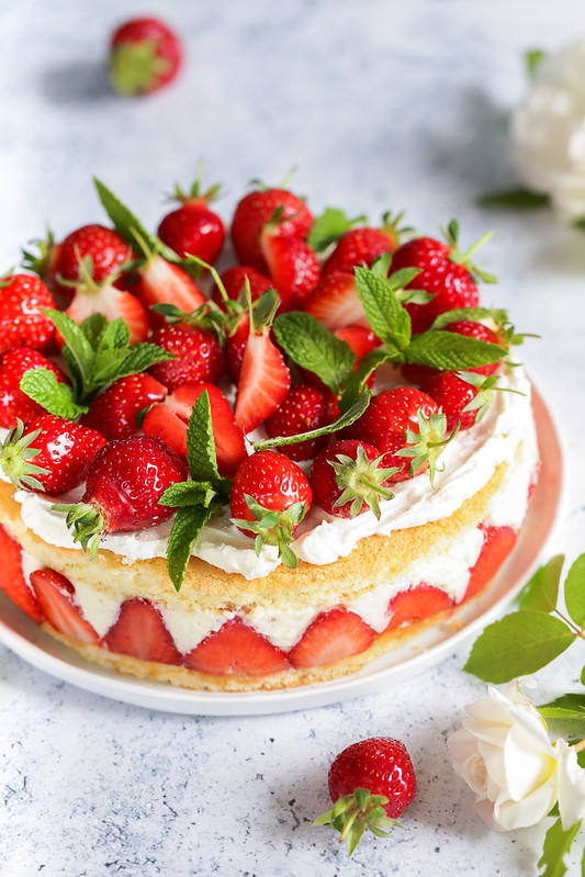 Gâteau génoise au mascarpone et fraises - Dans vos assiettes