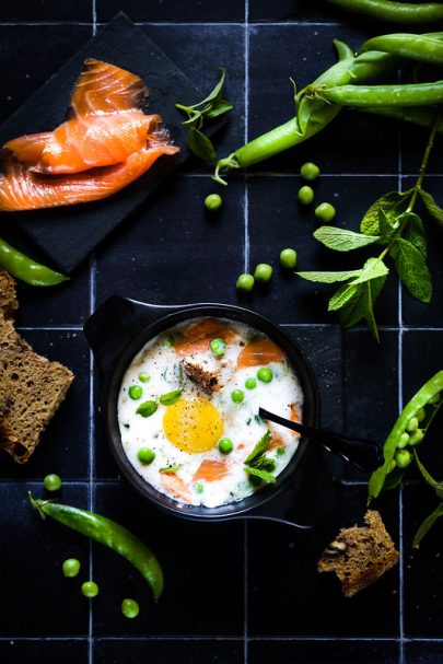 Oeufs cocotte aux petits pois et saumon fumé