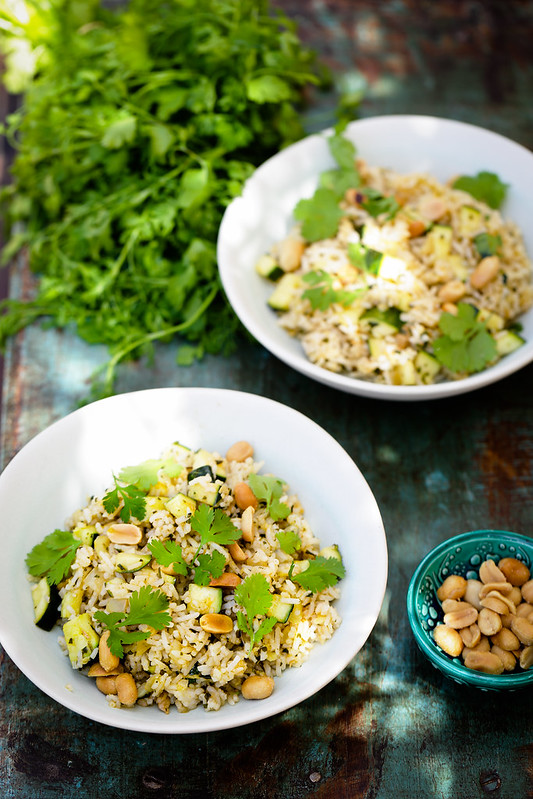 Riz sauté aux légumes, saucisse et curry pour 4 personnes