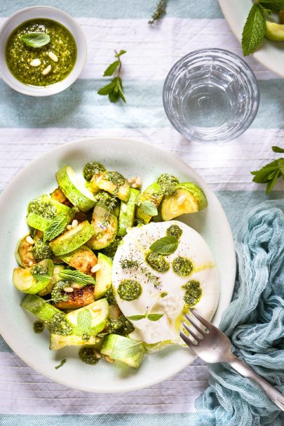 Salade de courgettes, burrata et pesto