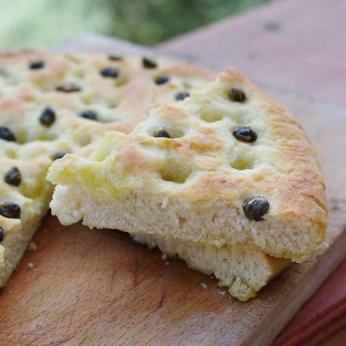 Focaccia aux olives et à la farine complète sans pétrissage Recette italienne facile Un