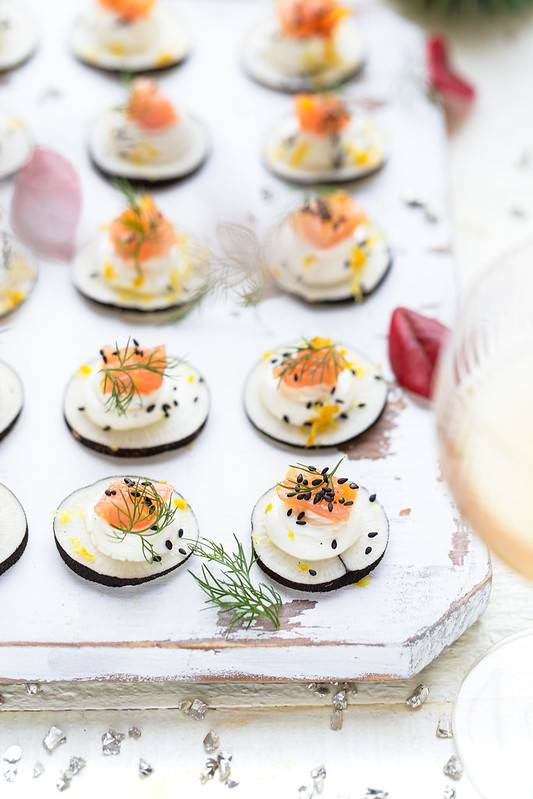 Bouchées de radis noir, fromage frais et saumon fumé - Apéritif