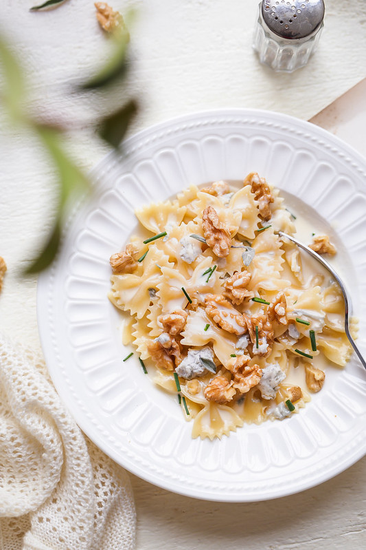 Pâtes au gorgonzola et aux noix - Recette italienne et vidéo - Un déjeuner  de soleil