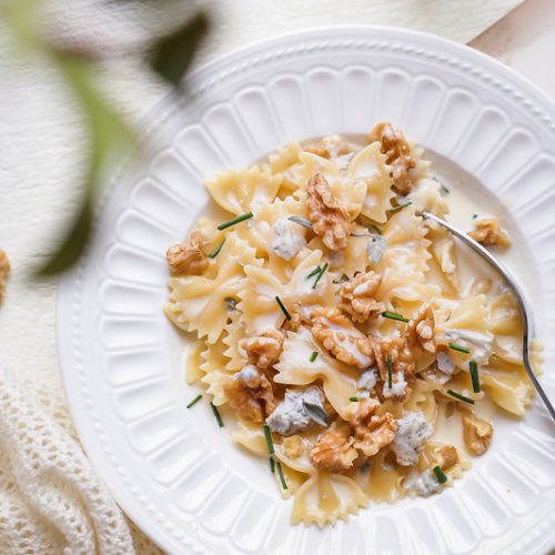 Pâtes au gorgonzola et aux noix - Recette italienne et vidéo - Un