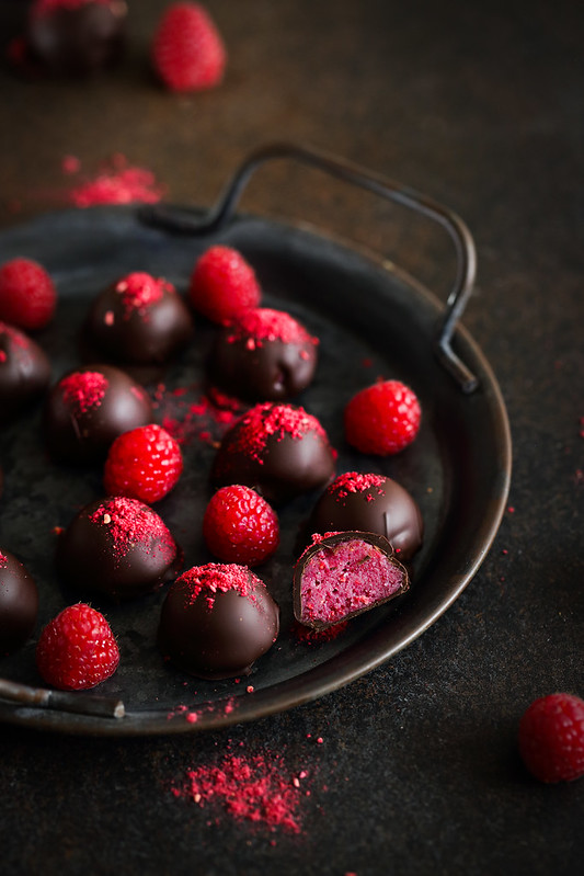 Truffes à la framboise et aux deux chocolats - Recette facile sans