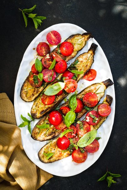 Courgettes rôties au pecorino et tomates cerise aux épices