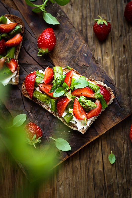 tartine asperges fraises recette rapide