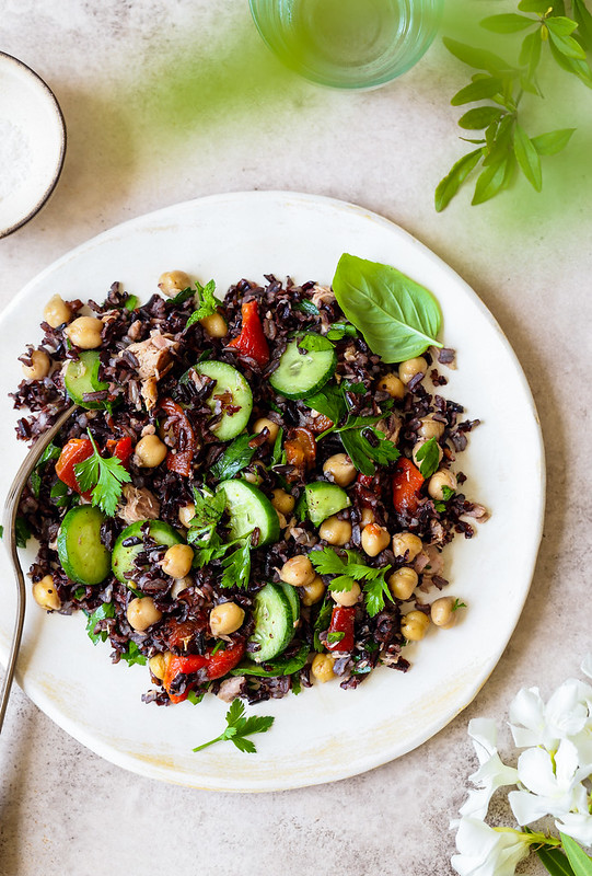 Salade de riz noir, pois chiches et thon - Recette facile et saine - Un  déjeuner de soleil