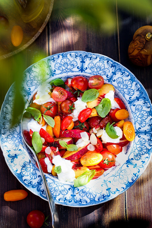 salade tomates pêches burrata