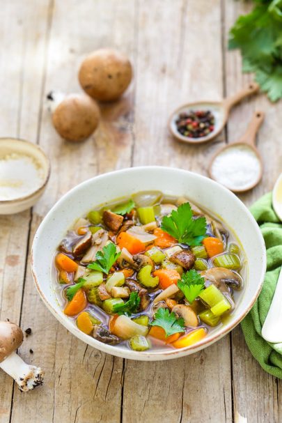 Minestrone aux champignons, patate douce et céleri (vegan)