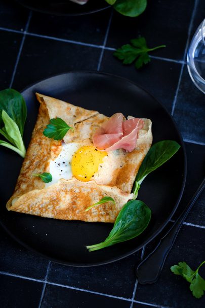 Crêpes complètes garnies à l’oeuf et au jambon
