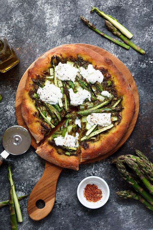 pizza asperges burrata pesto