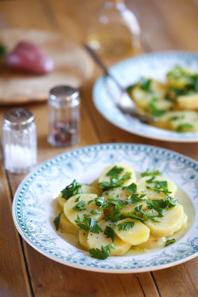 Salade de pommes de terre au vin comme en Émilie Romagne (avec la vidéo)