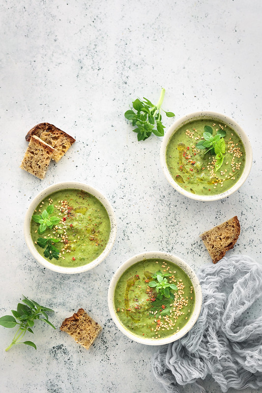 soupe courgettes oignons herbes