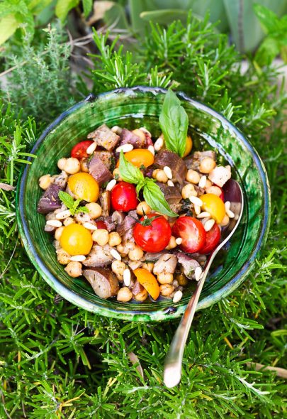 Salade d’aubergines aux pois chiches et tomates