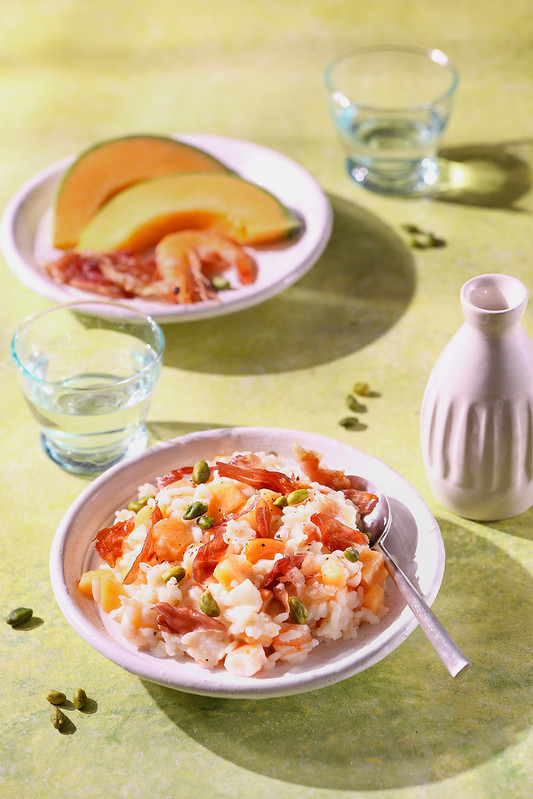 Risotto au melon, crevettes et jambon croustillant