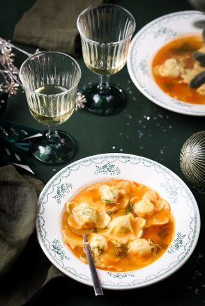 Raviolis de crevettes en bouillon
