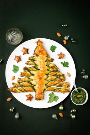 Sapin feuilleté au pesto de persil, épinards et amandes