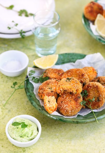 Galettes de saumon à la patate douce, mayonnaise maison à la coriandre