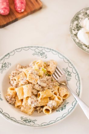 Pâtes à la norcina (aux saucisses), comme en Ombrie. Avec la vidéo