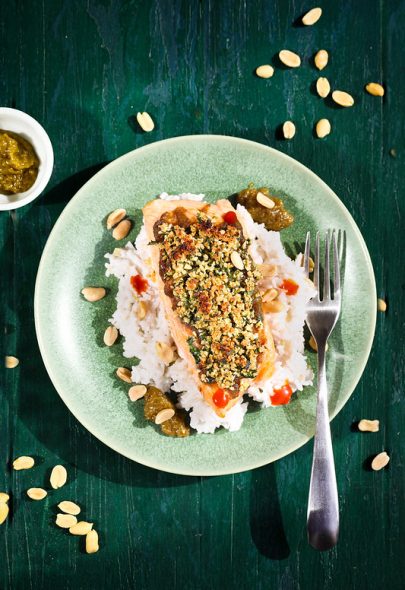 Saumon croustillant aux cacahouètes et curry vert, riz coco