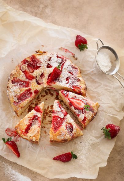 Gâteau italien aux fraises et à la ricotta, léger et rapide