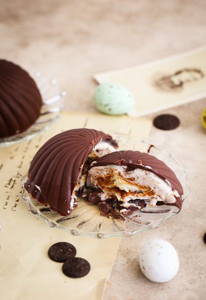 Tiramisù dans la coque au chocolat pour Pâques