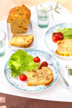 Cake aux olives et aux tomates séchées